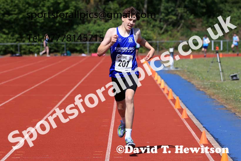 Boys under-15s 800 metres, 2025 North Eastern Track and Field Champs., Shildon, County Durham. Photo: David T. Hewitson/Sports for All Pics